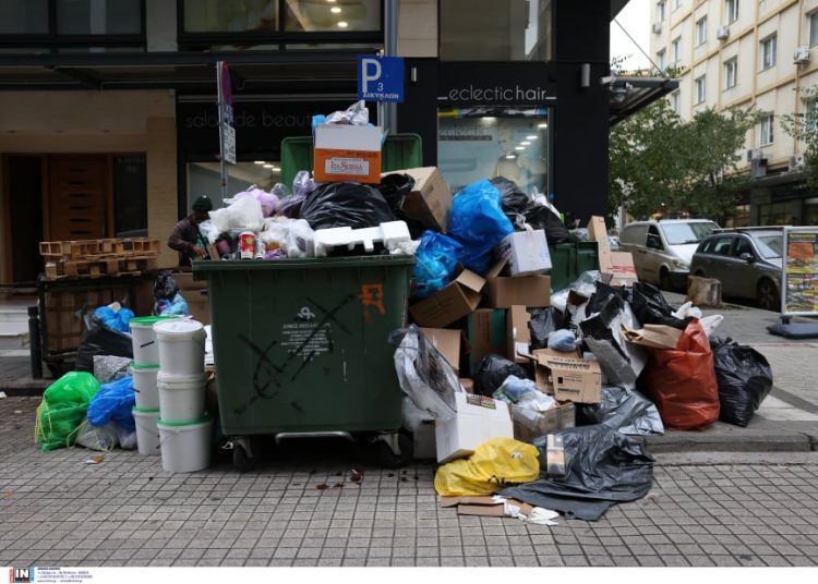 Θεσσαλονίκη: Πέταξε τα χρυσαφικά στα σκουπίδια & άδειασαν για χάρη του το απορριματοφόρο!