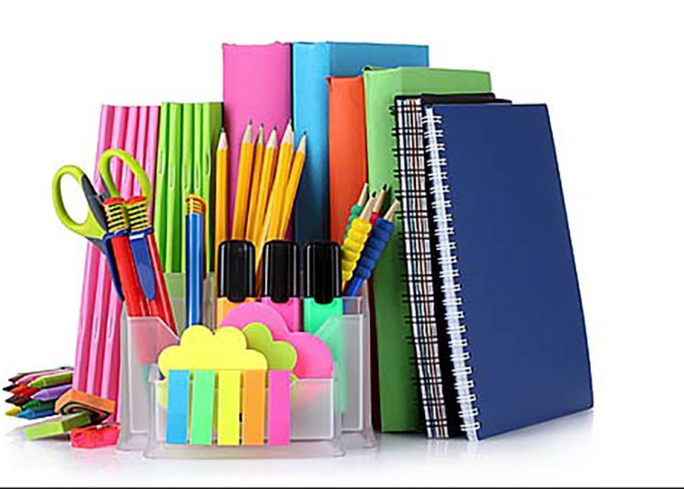 Μπαίνει πλαφόν κέρδους και στα σχολικά είδη