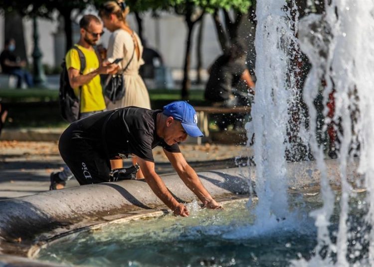 Μέχρι σήμερα ο καύσωνας – Αλλάζει το σκηνικό με μπουρίνια και χαλάζι