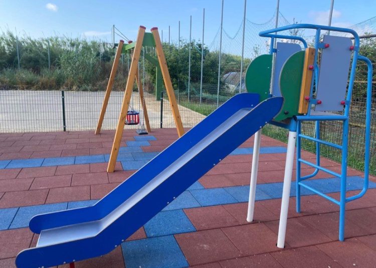 Έτοιμη και η νέα παιδική χαρά στο Κουρτέσι