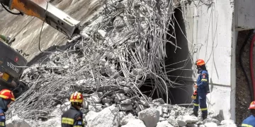 Πτώση γέφυρας Περιμετρικής: Συνεχίζονται οι έρευνες για εγκλωβισμένους – Τέσσερις συλλήψεις – Ένας νεκρός, πολλοί οι τραυματίες