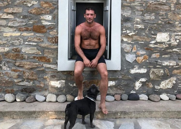 Αντίνοος Αλμπάνης: Πως τον βοήθησε η σκυλίτσα του στο πρόβλημα υγείας