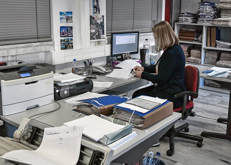 Δημόσιοι Υπάλληλοι: Αυξήσεις σε μισθούς μετά από 14 χρόνια-Όλες αλλαγές που ανακοινώθηκαν