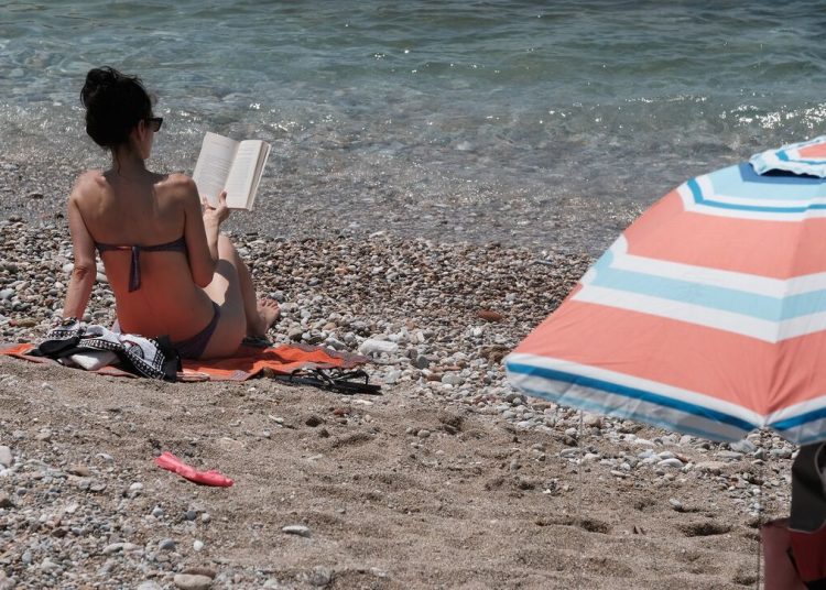 Καιρός: «Καμπανάκι» μετεωρολόγων για τον καύσωνα διαρκείας – Καμίνι η χώρα με τον υδράργυρο πάνω από τους 40 βαθμούς Κελσίου