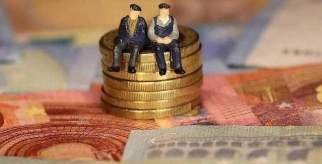 Eλεύθεροι επαγγελματίες με χρέη: Θα πάρουν μισή σύνταξη & με την άλλη μισή θα πληρώνουν οφειλές για 60 μήνες