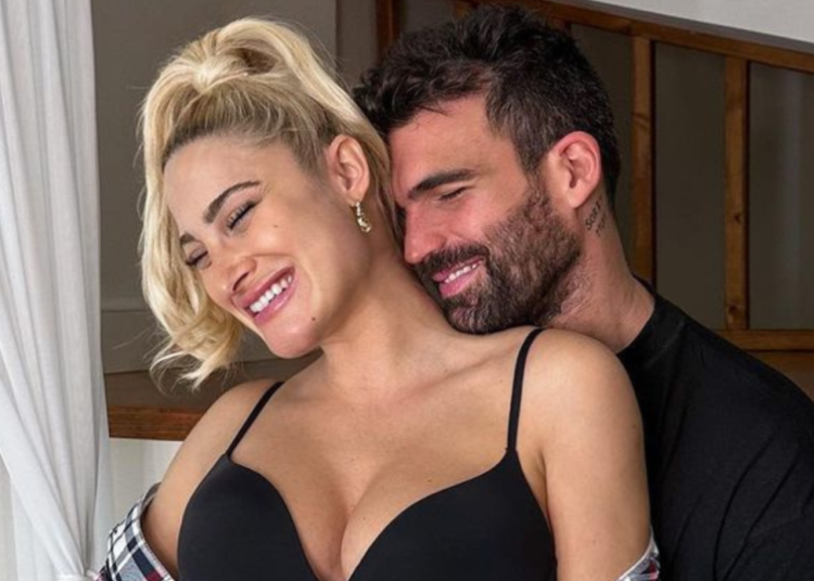 Ιωάννα Τούνη και Δημήτρης Αλεξάνδρου διακοπάρουν στην Σαντορίνη