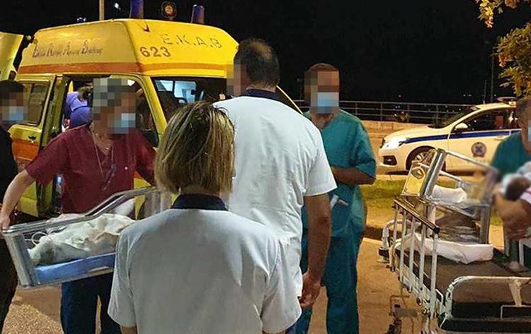 Αλεξανδρούπολη: Σοκαριστικές εικόνες με 11 νεογνά να μεταφέρονται αλλού λόγω φωτιάς