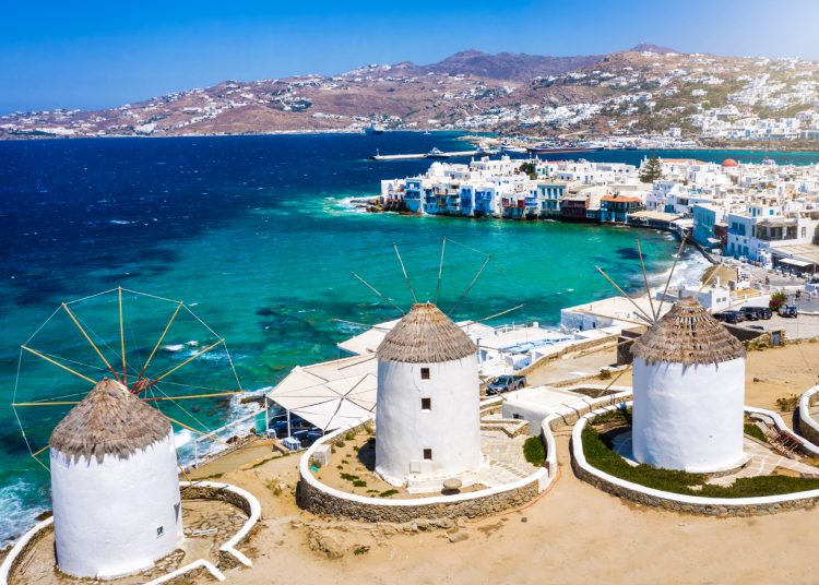 Αστυνομικοί φύλαγαν επι πληρωμή βίλες ιδιωτών στη Μύκονο