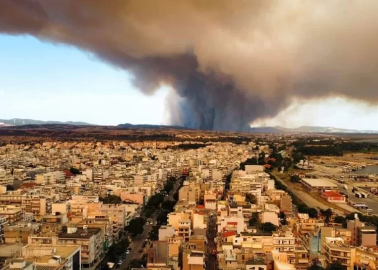 Φωτιά στην Αλεξανδρούπολη: Εκκένωση οκτώ οικισμών με μήνυμα από το 112