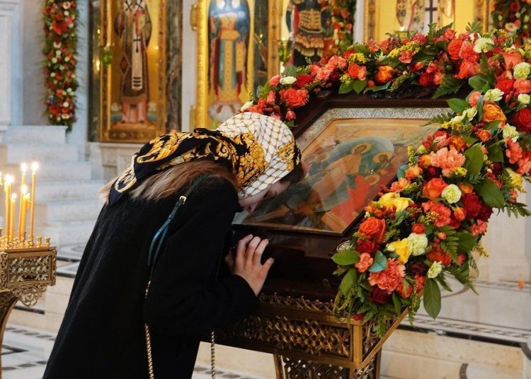 Κρήτη: Πήγε στην εκκλησία να προσευχηθεί και μια 77χρονη της έκλεψε την τσάντα