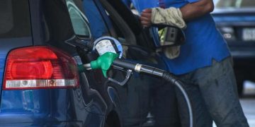 Βενζίνη: Πού θα φτάσει η τιμή της την επόμενη εβδομάδα – Τι λένε πρατηριούχοι και οικονομολόγοι