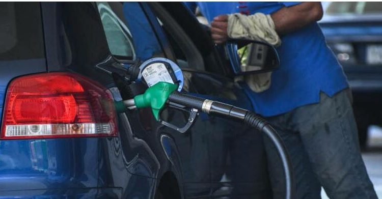 Βενζίνη: Πού θα φτάσει η τιμή της την επόμενη εβδομάδα – Τι λένε πρατηριούχοι και οικονομολόγοι