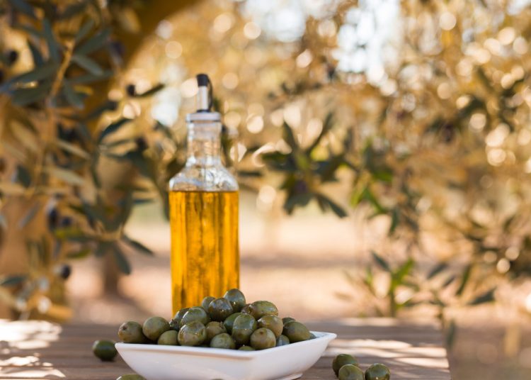 Eλαιόλαδο… με το σταγονόμετρο – Από τα 4,5 ευρώ έφθασε τα 8,5 ευρώ χονδρική