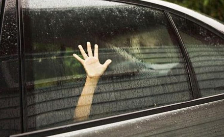 Μεσολόγγι: Άφησε το παιδί στο αμάξι για να ψωνίσει-Η 4χρονη είχε λιποθυμήσει