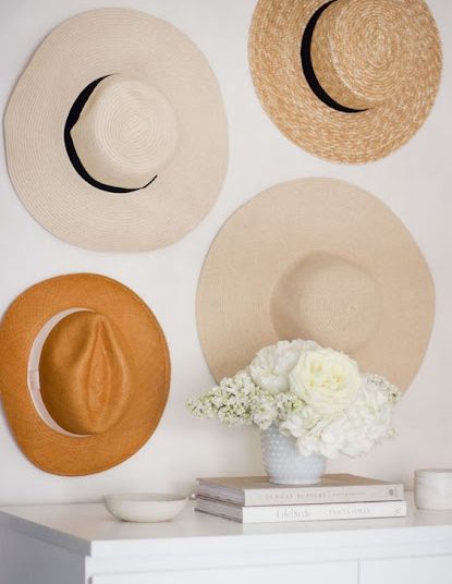 Καλοκαιρινές διακοσμήσεις με ψάθινα καπέλα