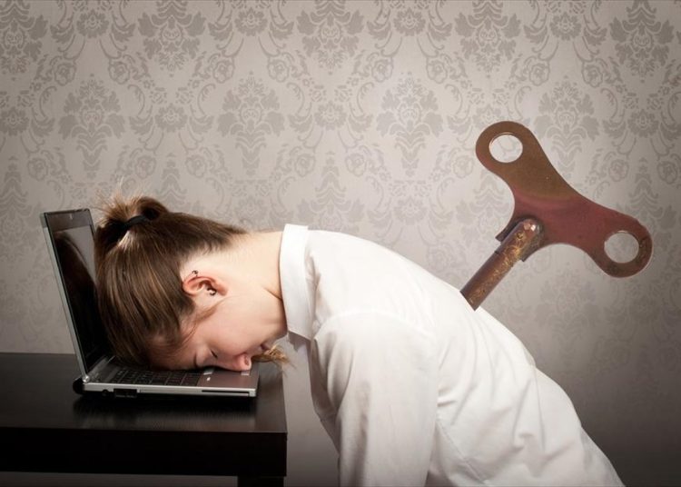 Πέντε λόγοι που νιώθετε διαρκώς κουρασμένοι – Πώς νιώθουμε καλύτερα