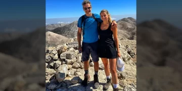 Κυριάκος Μητσοτάκης: Στην ψηλότερη κορφή των Λευκών Ορέων της Κρήτης με την κόρη του – Η φωτογραφία στα 2.453 μ.