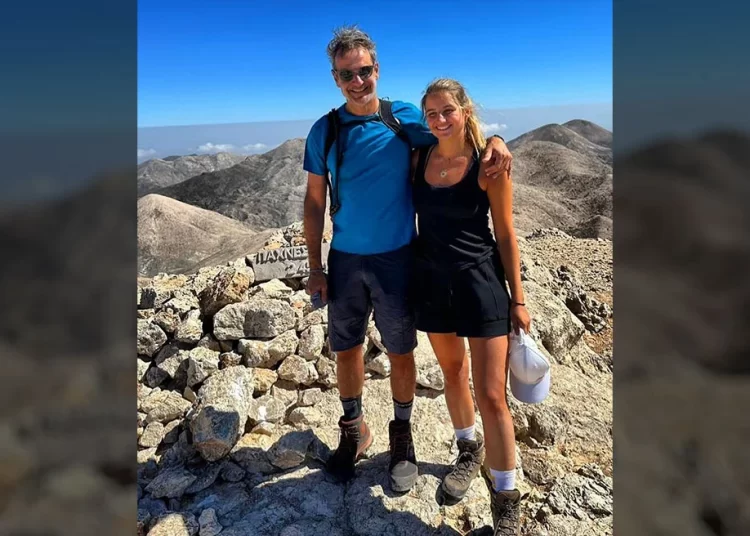 Κυριάκος Μητσοτάκης: Στην ψηλότερη κορφή των Λευκών Ορέων της Κρήτης με την κόρη του – Η φωτογραφία στα 2.453 μ.