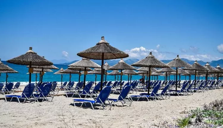 «Κίνημα της πετσέτας»: Και στις παραλίες της Αχαΐας…«φουσκωτοί»!