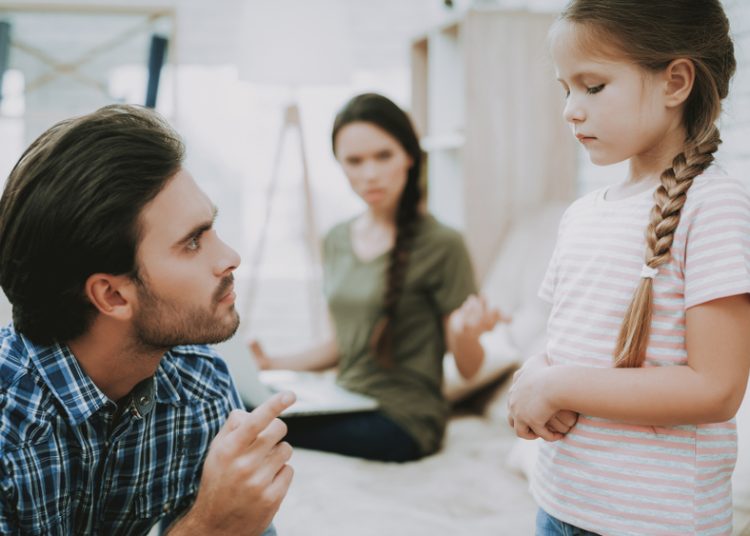 Κακοποίηση παιδιών: Πώς να μιλήσετε στο παιδί