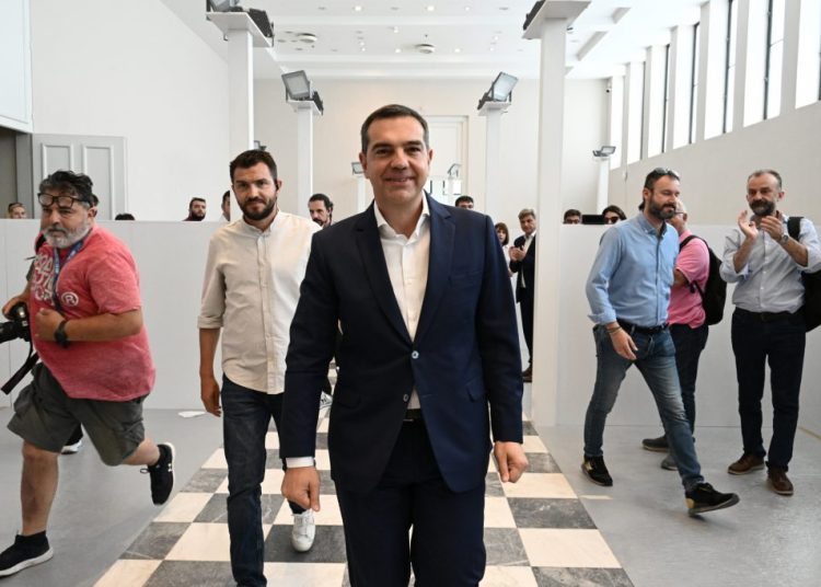 Το φάντασμα του Τσίπρα και η μάχη των επιγόνων