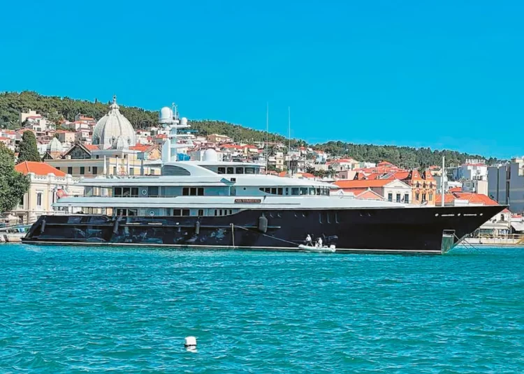 Ο χάρτης με τα super yachts των διασήμων σε Αιγαίο και Ιόνιο