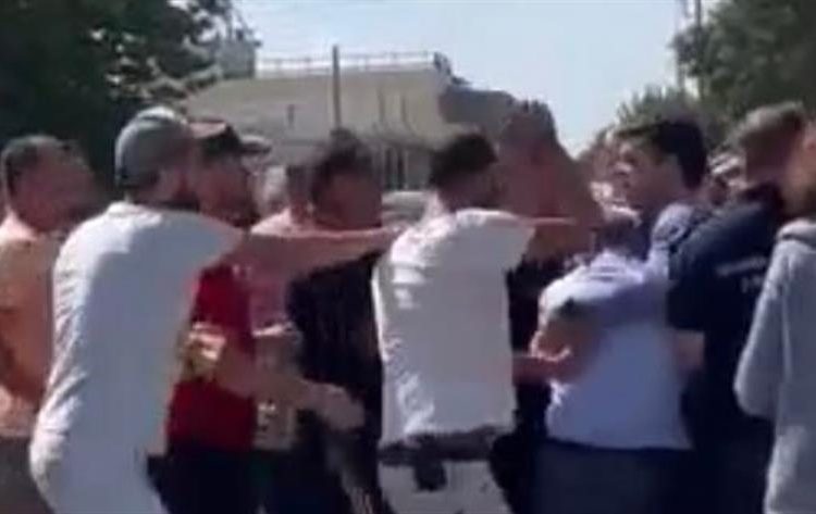 Ο Περιφερειάρχης Θεσσαλίας Αγοραστός δέχθηκε επίθεση από αγανακτισμένους πολίτες