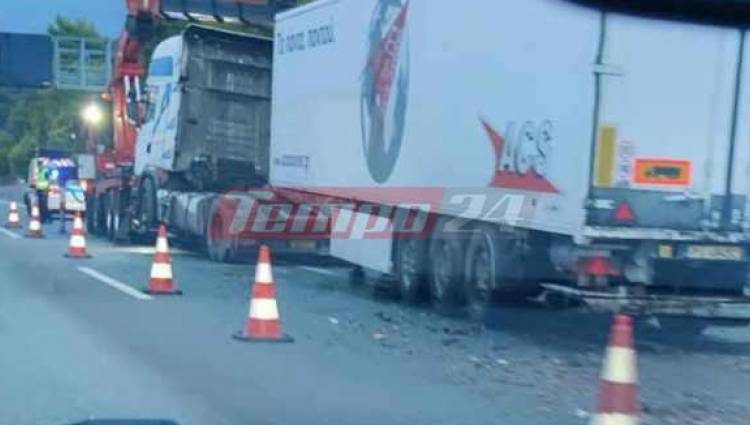 Πατρών-Κορίνθου: Νταλίκα “γλίστρησε” λόγω βροχής – Κατολίσθηση στο Διακοπτό