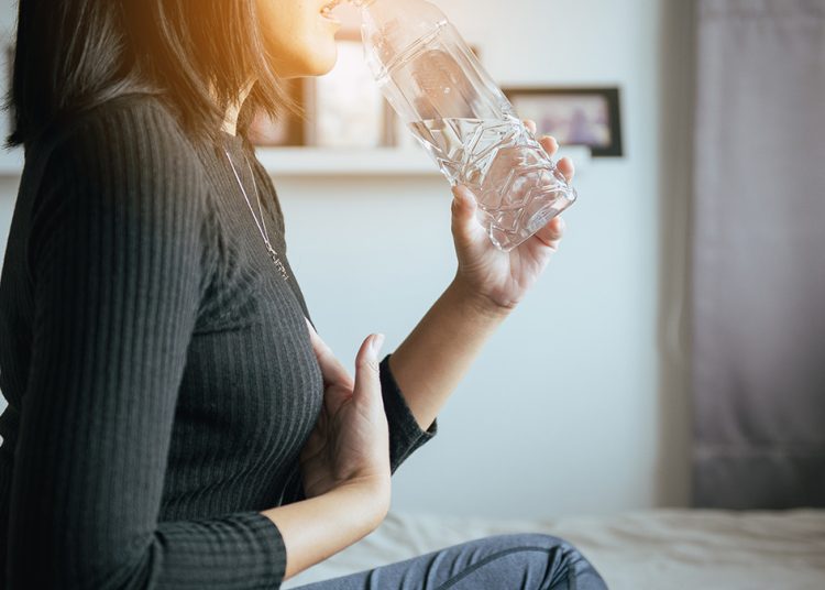 Γαστροοισοφαγική παλινδρόμηση: Τι να κάνετε για να λυθεί το πρόβλημα