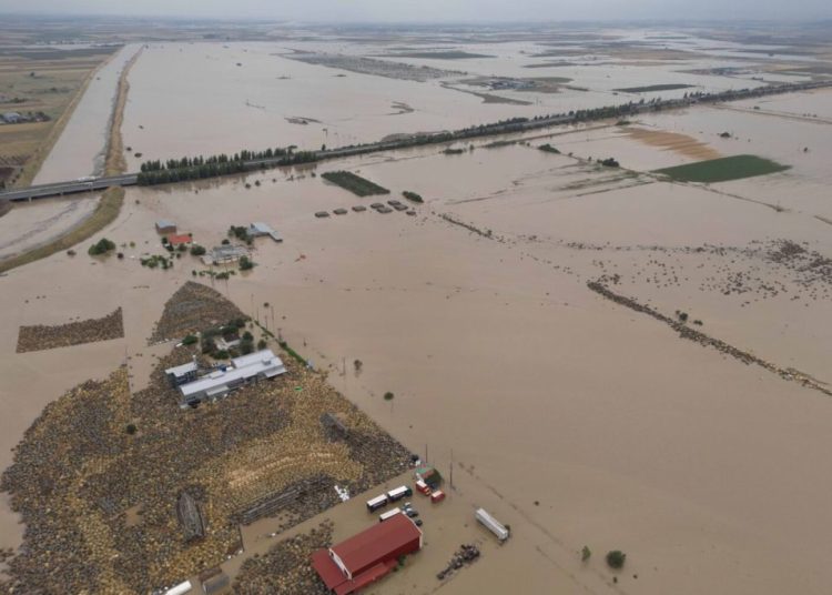 Κακοκαιρία Daniel: Ενας βοσκός αγνοείται στη Λάρισα – Συγκλονιστικές εικόνες
