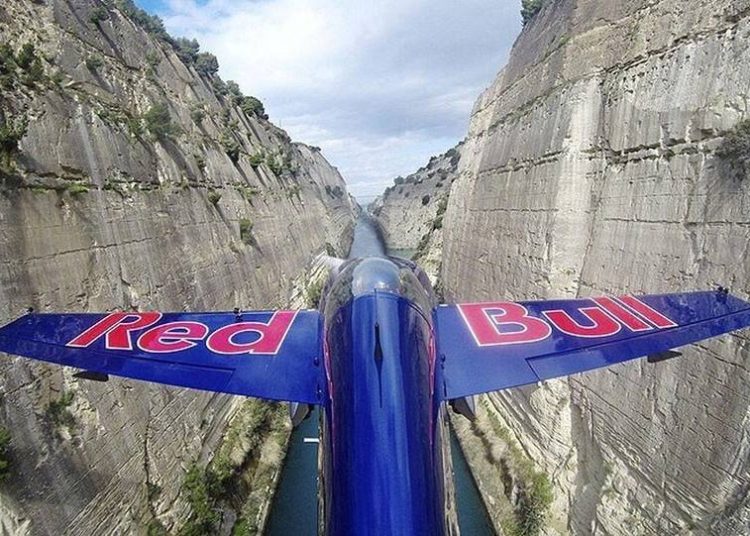 Ισθμός: Oύγγρος πιλότος πέταξε αεροσκάφος με 290 χλμ/ώρα