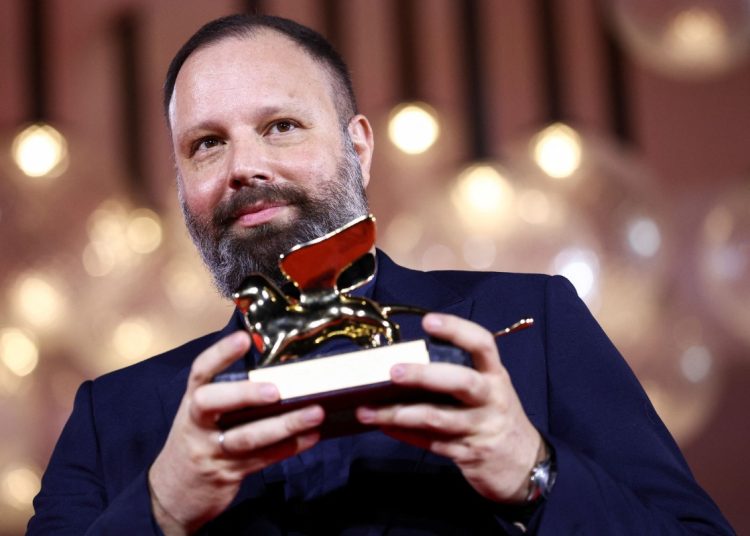 Ο Γ. Λάνθιμος κέρδισε το Χρυσό Λέοντα του Φεστιβάλ Βενετίας με την ταινία «Poor Things»