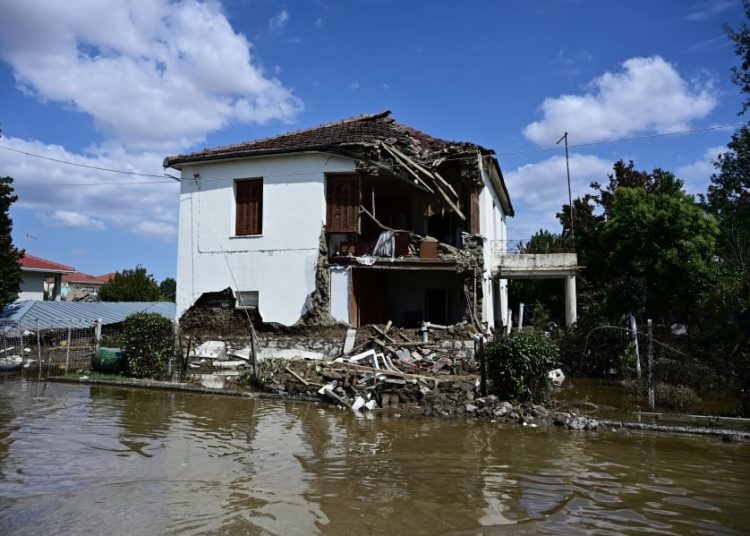 Κακοκαιρία Daniel: 10 οι νεκροί- Τεράστιες καταστροφές-Κίνδυνος ασθενειών από τα βρώμικα νερά