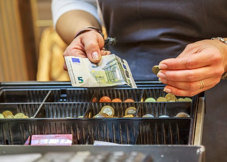 Τέλος τα μετρητά στην αγορά-Τι αλλάζει στην τσέπη του πολίτη