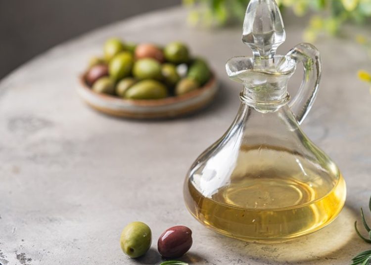 Ελαιόλαδο: Έφτασε στα 170 ευρώ ο τενεκές – Γιατί εκτοξεύτηκαν οι τιμές του “πράσινου χρυσού”