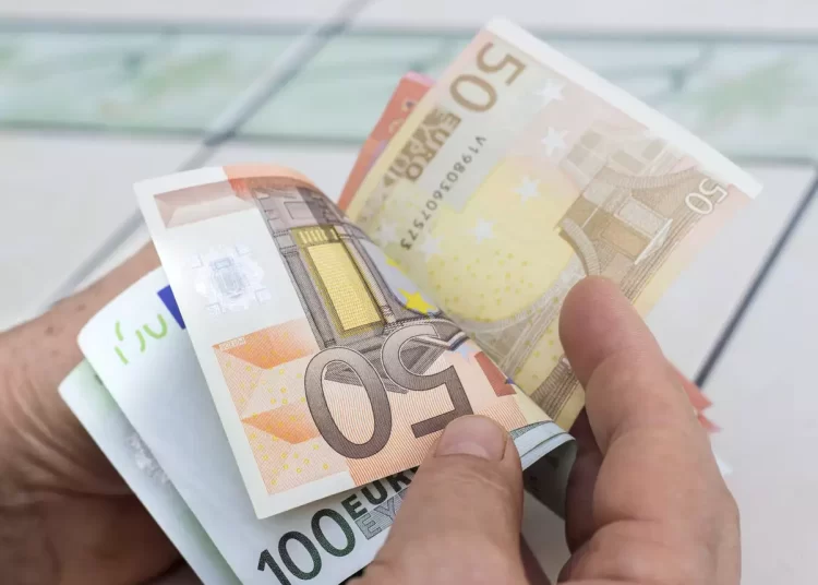 Τριετίες: Αυξήσεις έως και 30% τον χρόνο για τους εργαζόμενους που αμείβονται με τον κατώτατο μισθό