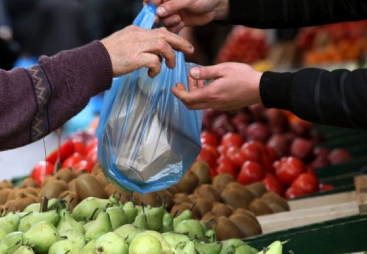 Ανατιμήσεις λόγω Daniel: 10 ευρώ για ένα κιλό χόρτα και ένα μαρούλι στη Λάρισα