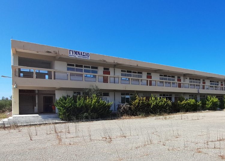 ΕΛΜΕ Ηλείας: Σπασμένα τζάμια & επικίνδυνα υλικά στο νέο χώρο για το ειδικό σχολείο Πύργου