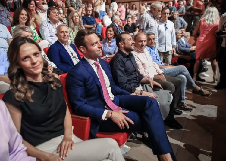 ΣΥΡΙΖΑ: Η Έφη, ο Κασσελάκης και ο… ρυθμιστής Παππάς