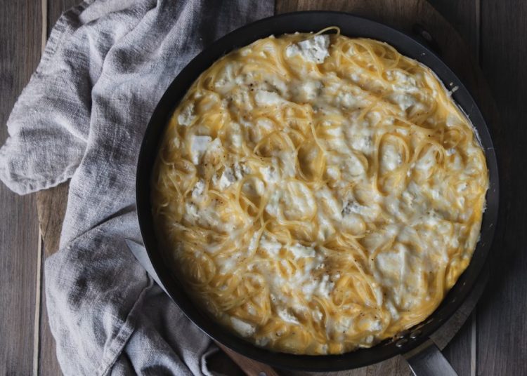 Μακαρονόπιτα στο τηγάνι με φέτα