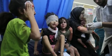 OXI TA ΠΑΙΔΙΑ: Παιδικά κλάματα, αίμα και κραυγή για βοήθεια σε νοσοκομείο της Γάζας – «Αν “κοπεί” το ρεύμα, θα γίνουμε ομαδικός τάφος»