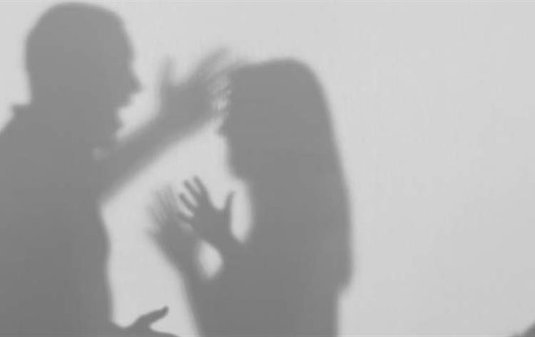 Εύβοια: Κυνήγησε τον σύζυγό της με σπαθί μετά από καβγά για το φαγητό