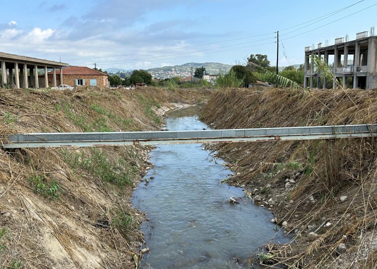 Kαθαρισμoί αποστραγγιστικών τάφρων σε Καταράχι-Επιτάλιο