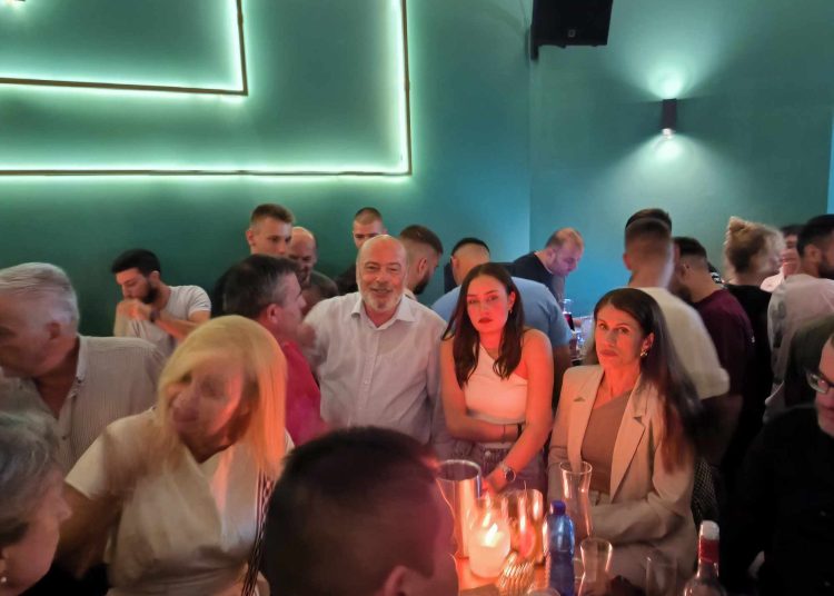 Η νεολαία στο πλευρό του Τάκη Δημητρουλόπουλου!