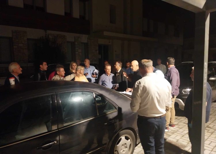 Γαστούνη: Στο δρόμο έγινε Δημοτικό Συμβούλιο αφού δεν εμφανίστηκε η παράταξη του δημάρχου