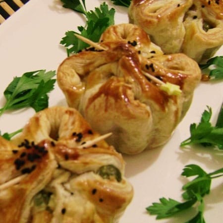 Πουγκιά σφολιάτας με πράσο και φέτα