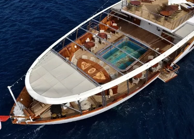 “Christina O”: Μέσα στην θαλαμηγό του Ωνάση όπου γίνονται τα γυρίσματα της ταινίας “Maria” με την Αντζελίνα Τζολί