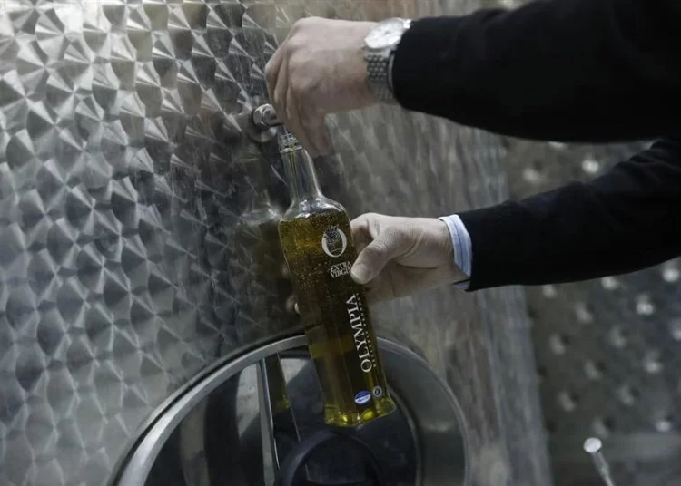 Λάδι από… χρυσάφι: Στα 170-200 η τιμή του τενεκέ φέτος – Πλαφόν στα τεμάχια πώλησης στα σούπερ μάρκετ