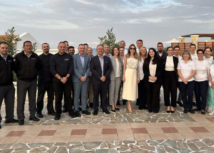 Αντζελίνα Τζολί: Έφυγε από την Ηλεία μέσω Αράξου-Τι ανακοίνωσε το Aldemar όπου διέμενε