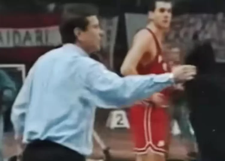 Γιάννης Ιωαννίδης: Η «κατάρα» με τους χαμένους ευρωπαϊκούς τελικούς, τα σακάκια και τα τσιγάρα στον πάγκο